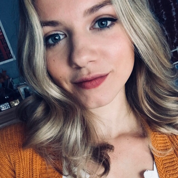 Meet your Posher, Cassandra - Picture 1 of 1